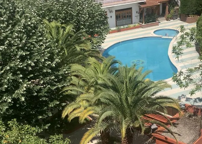 Ukulele Trimar Апартаменты