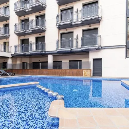 Ukulele Trimar With Swimming Pool & Parking アパート