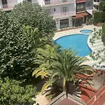 Ukulele Trimar With Swimming Pool & Parking Apartman